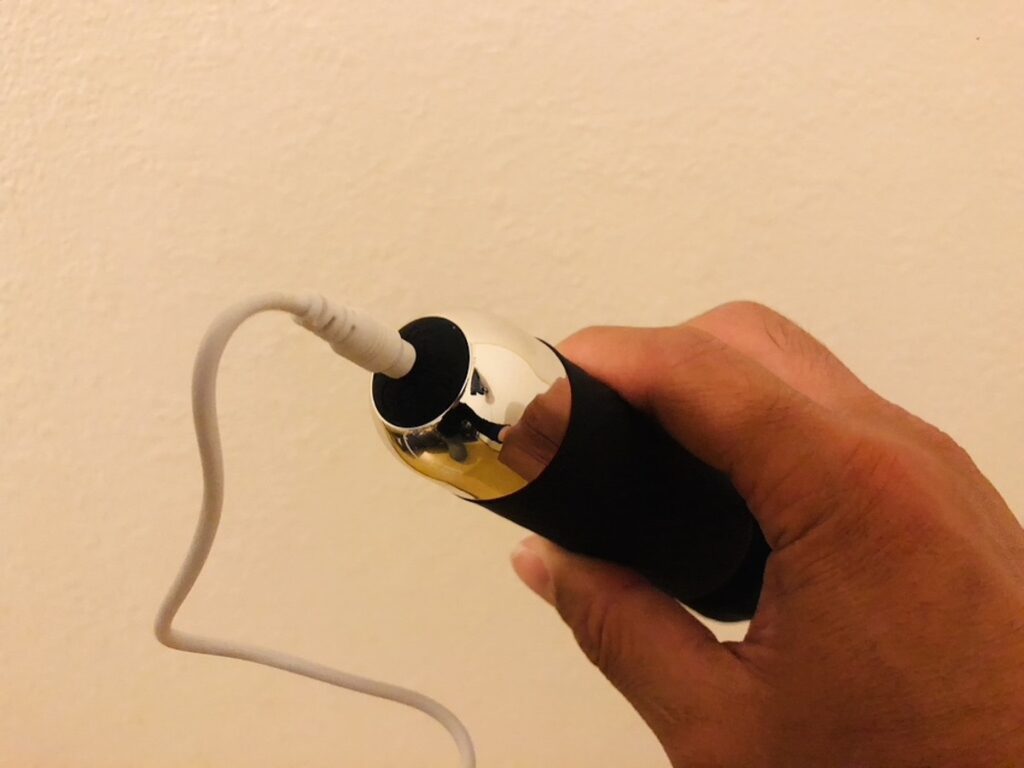 【2024モデル】ハンディマッサージャー 【正規品】収納ポーチ付 電動 小型 静音