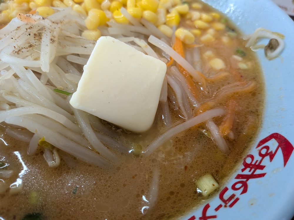 くるまやラーメン「味噌バターコーンラーメン」のズームアップ