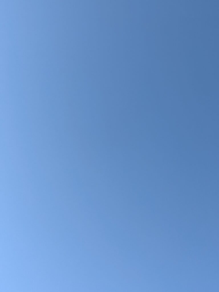 雲一つない青空