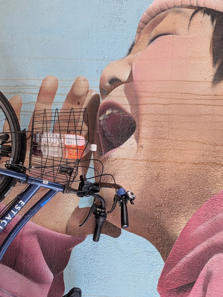 横浜駅近くで見つけたアート作品