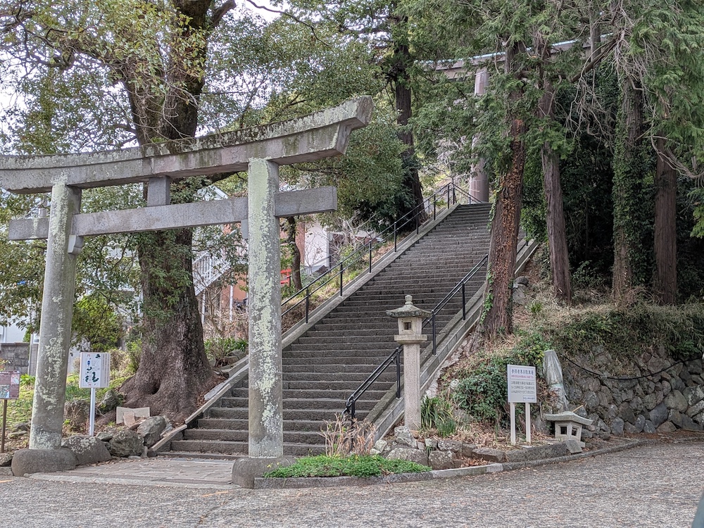 伊豆山神社の鳥居