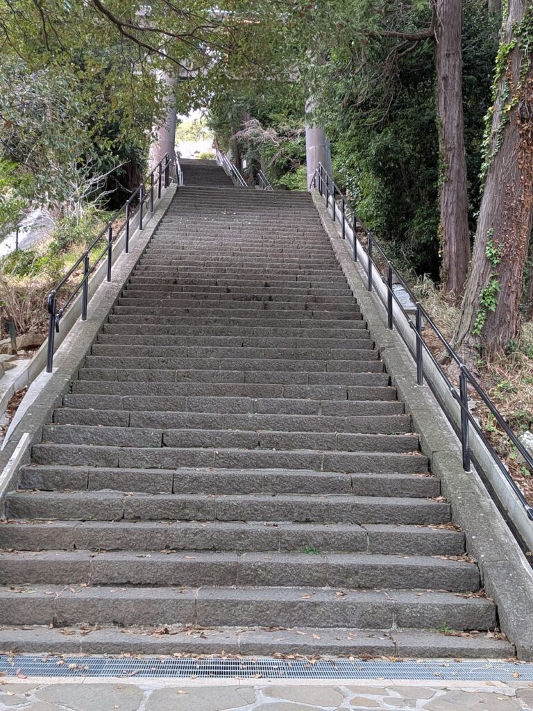 伊豆山神社の階段