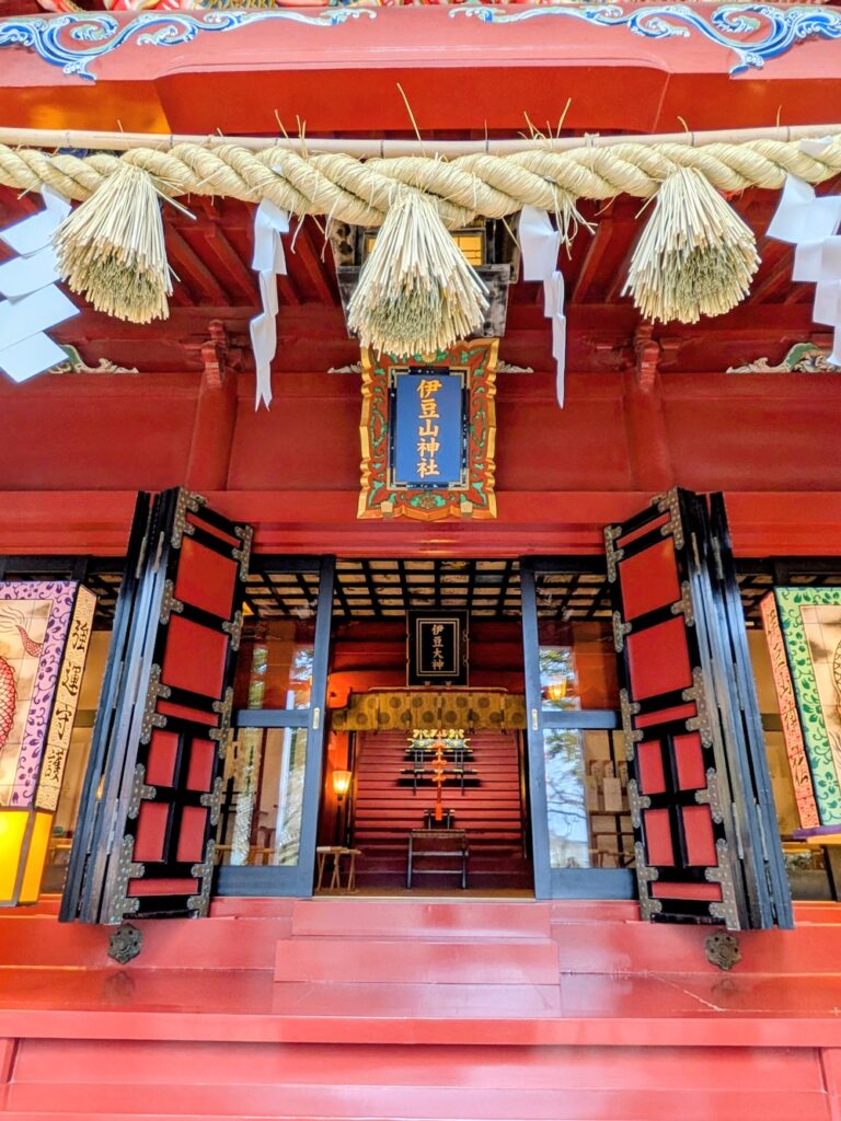 伊豆山神社の本殿