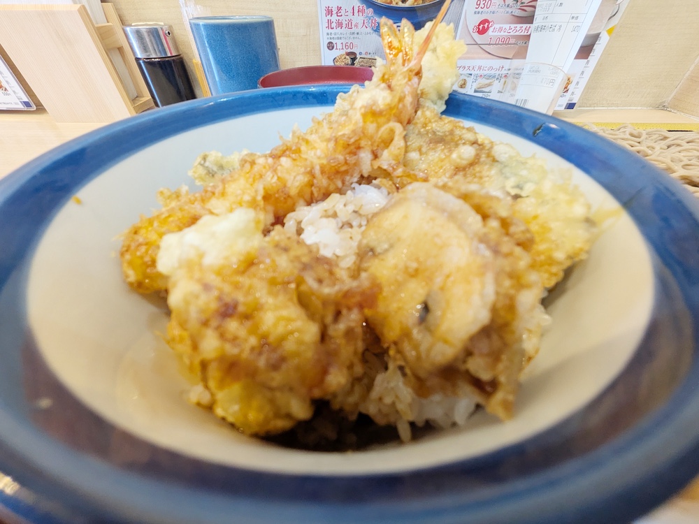 てんや「海老と4種の北海道天丼（小）薮そばセット　1470円」