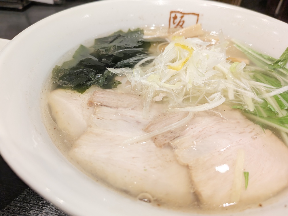 喜多方ラーメン坂内で「あごだし塩ラーメン半チャーハンセット」
