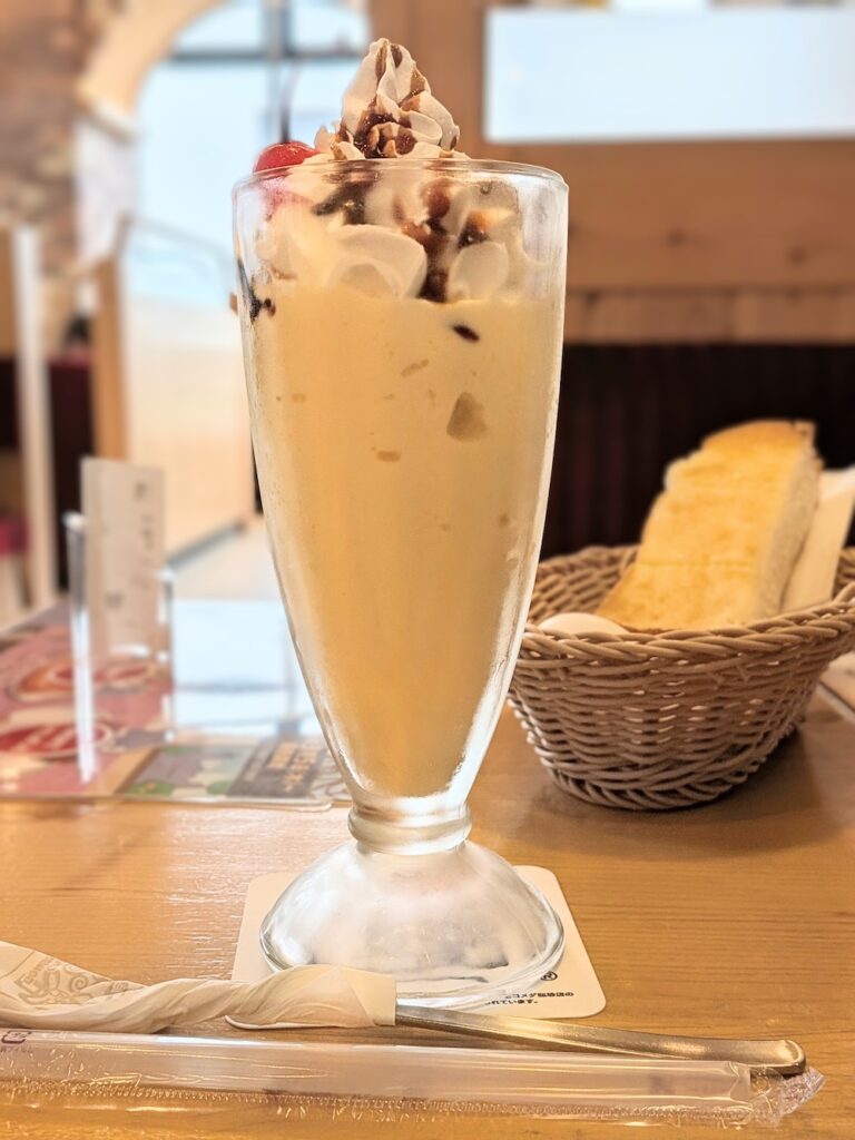コメダコーヒー「フラッペクラシックプリン(780円)」