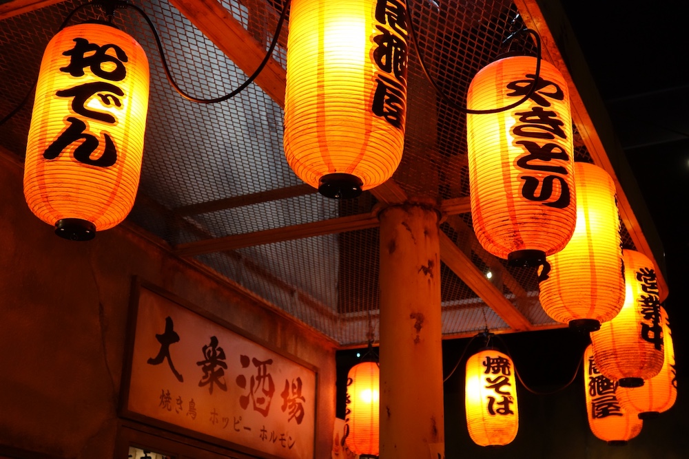 居酒屋の赤提灯